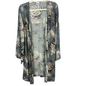 Plum Pretty Sugar Green and Cream Floral Robe Size Medium
